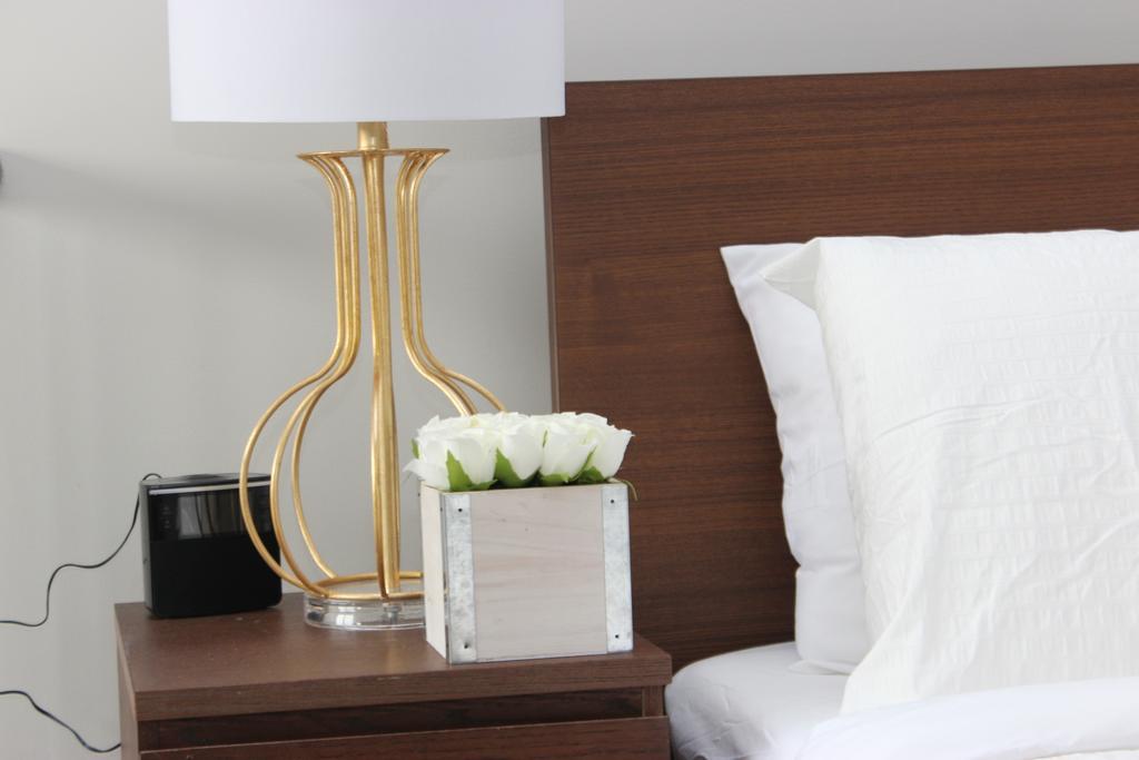 Atlas Suites- Furnished Apartments-College Street, تورونتو المظهر الخارجي الصورة